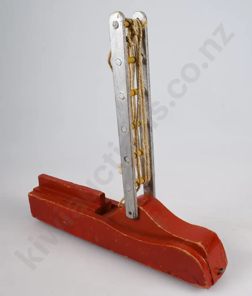 WOODEN PAINTED PULL ALONG TOYS Image 1++