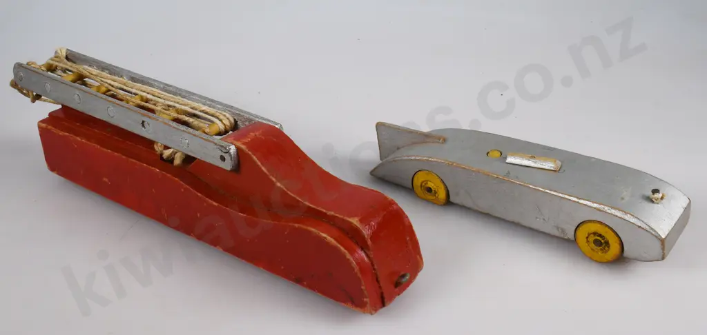 WOODEN PAINTED PULL ALONG TOYS Image 1++