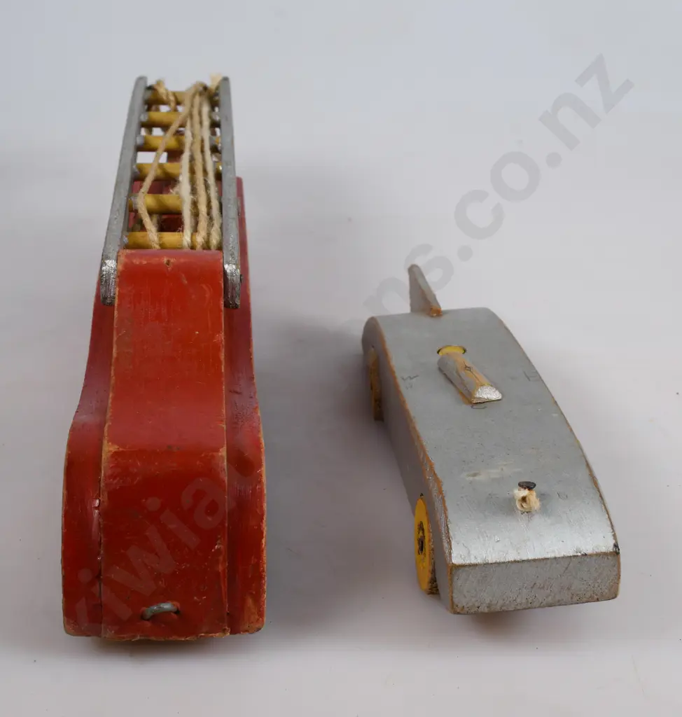 WOODEN PAINTED PULL ALONG TOYS Image 1++