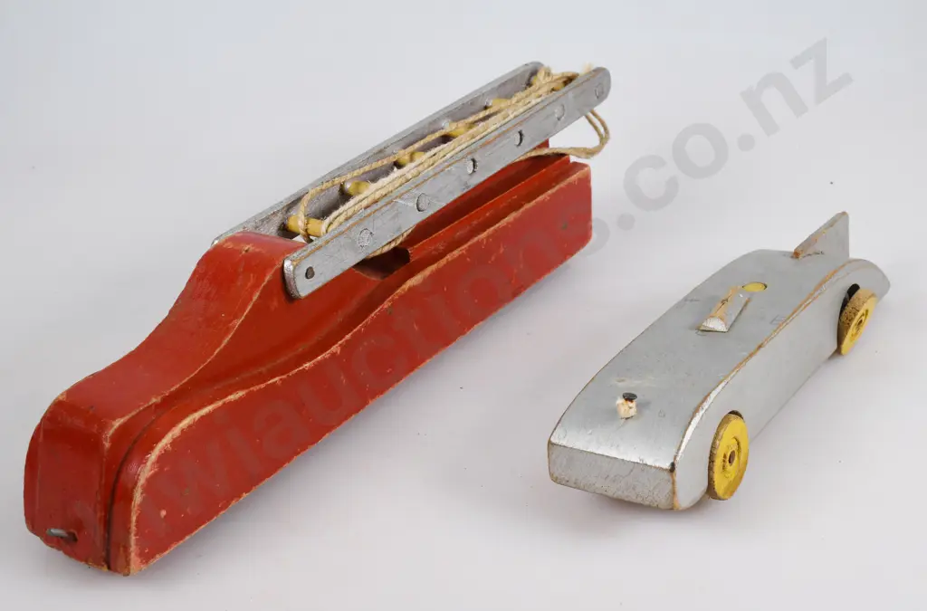 WOODEN PAINTED PULL ALONG TOYS Image 1++