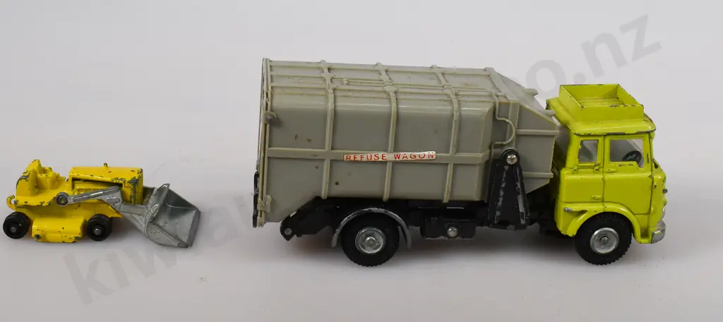 FUN HO MIDGET, DUNKY REFUSE WAGON Image 1++