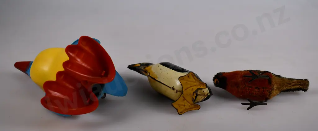ASSORTED CLOCKWORK TOYS Image 1++