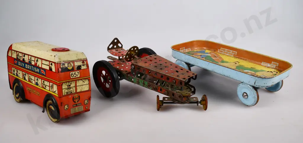 MIXTURE OF ASSORTED TOYS Image 1++