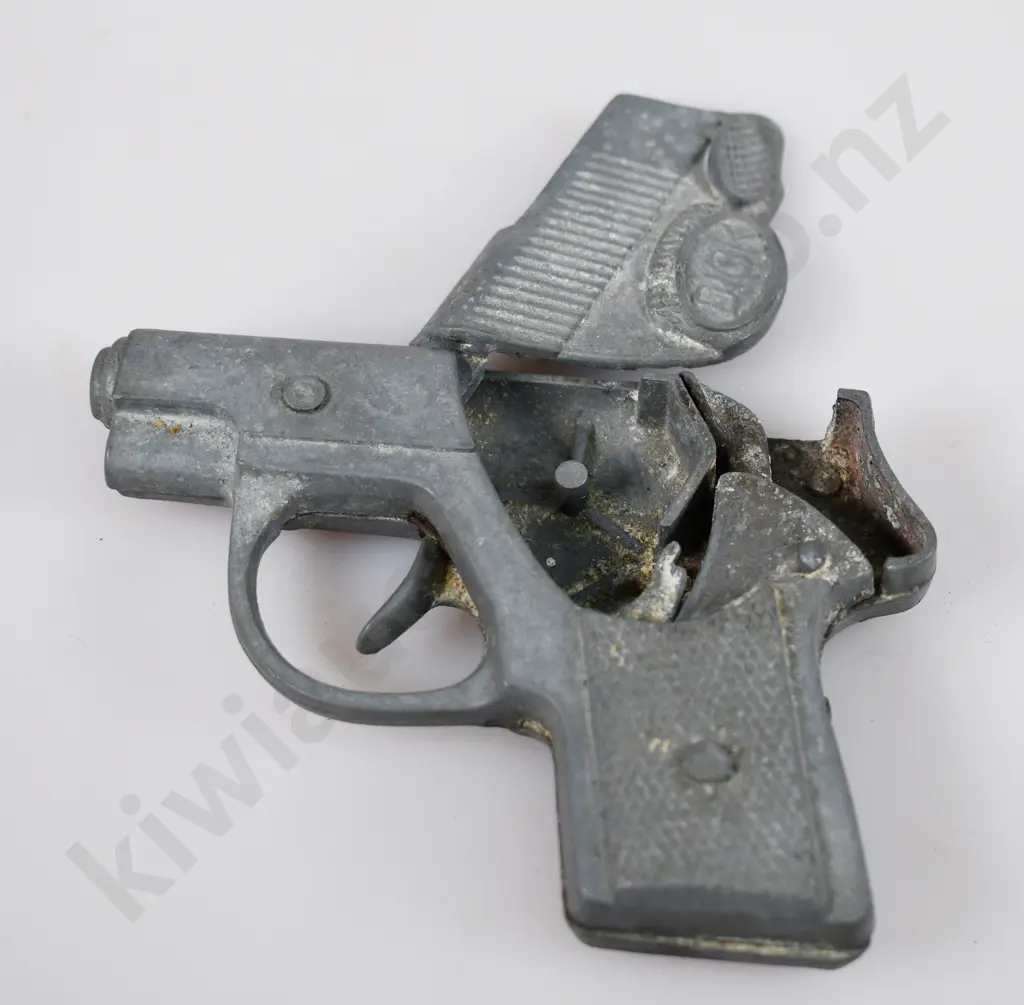 FUN HO FIRE ENGINE, DICK TRACY CAP GUN Image 1++