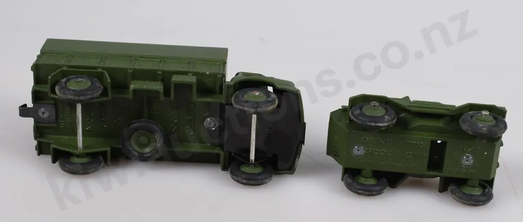DINKY TOYS 3 -TON ARMY TRUCK & SCOUT CAR IN ORIGINAL BOXES, NO 621, 673 Image 1++