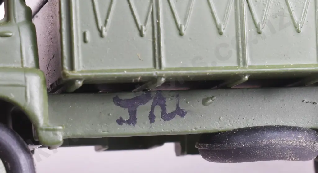 DINKY TOYS 3 -TON ARMY TRUCK & SCOUT CAR IN ORIGINAL BOXES, NO 621, 673 Image 1++