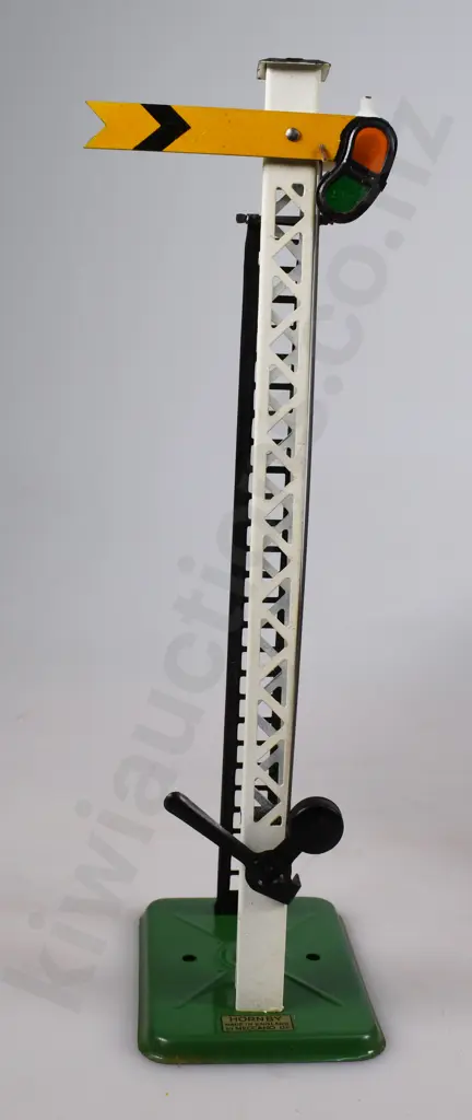 HORNBY TRAINS ACCESSORIES, DISTANT SINGLE ARM SIGNAL, BUFFER STOP IN ORIGINAL BOXES Image 1++