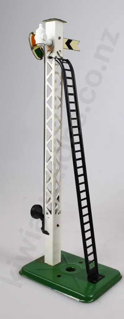 HORNBY TRAINS ACCESSORIES, DISTANT SINGLE ARM SIGNAL, BUFFER STOP IN ORIGINAL BOXES Image 1++