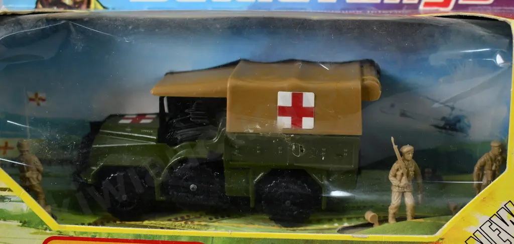 MATCHBOX BATTLE KINGS K-112 DAF AMBULANCE Image 1++