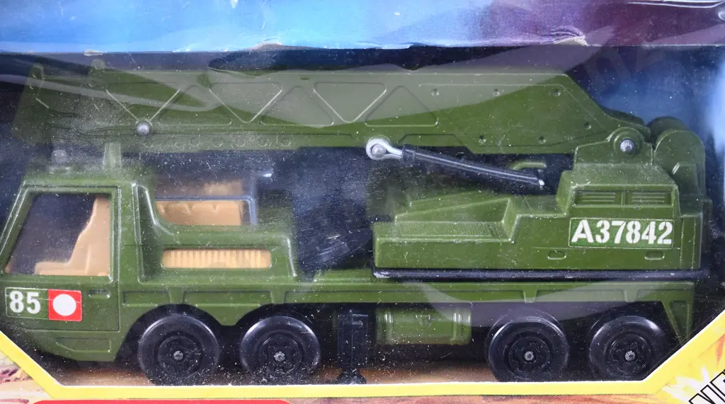MATCHBOX BATTLE KINGS K-113 ARMOURED MOBILE CRANE Image 1++