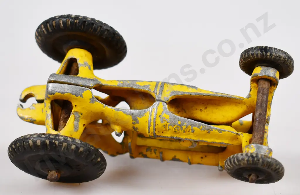 FUN HO MEDIUM TRACTOR, NO. 104 Image 1++