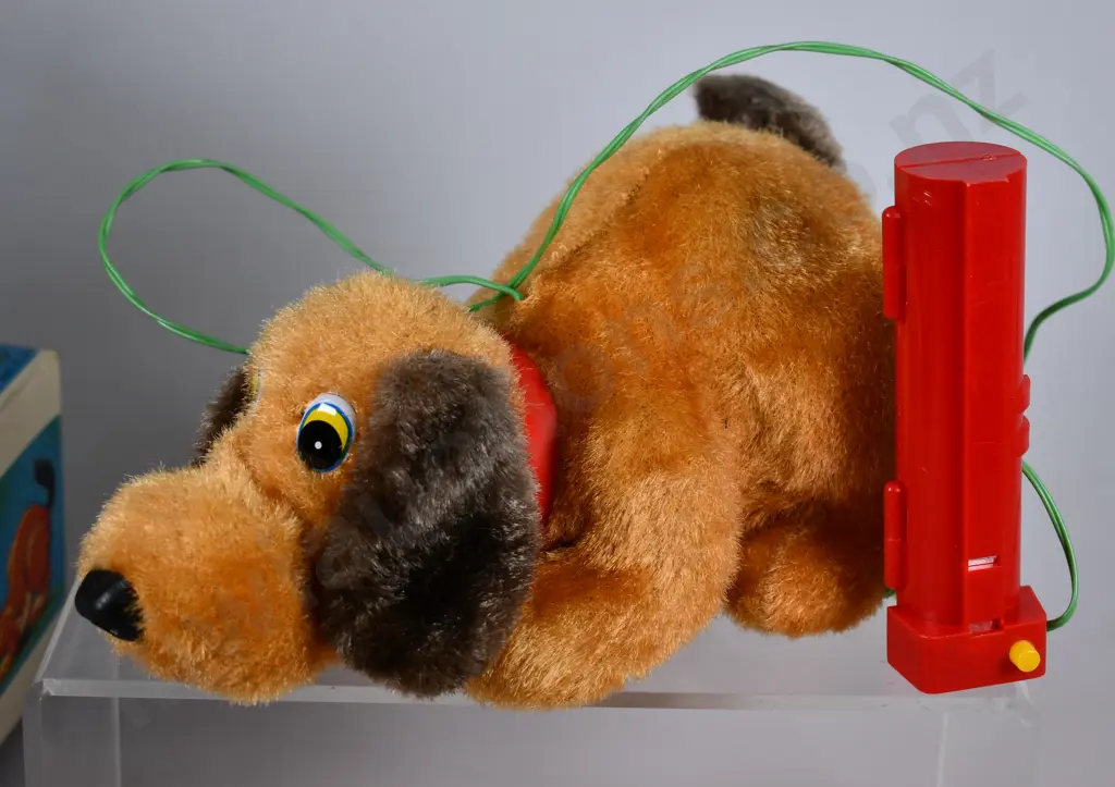 JAPANESE VATTERY OPERATED SNIFFING DOG Image 1++