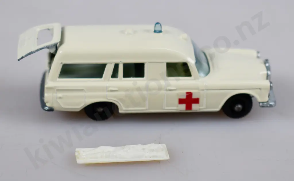 MATCHBOX MERCEDES-BENZ BINZ AMBULANCE, NO. 3 Image 1++