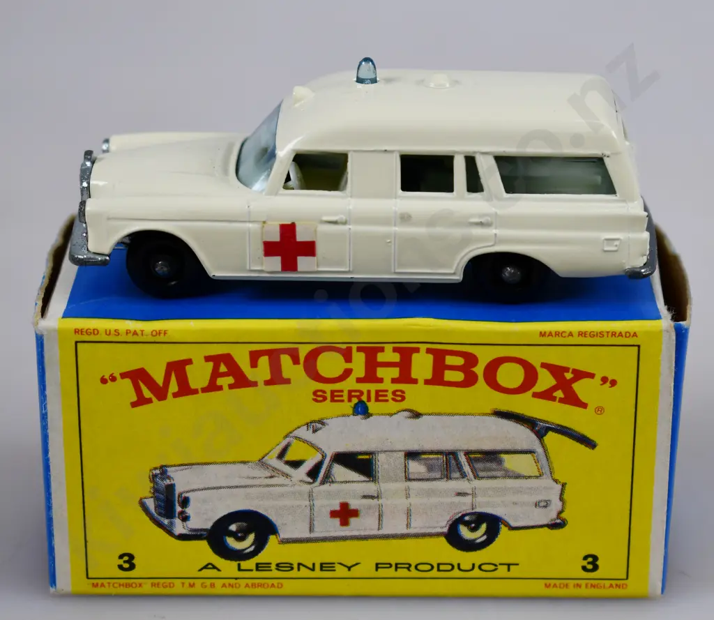 MATCHBOX MERCEDES-BENZ BINZ AMBULANCE, NO. 3 Image 1++