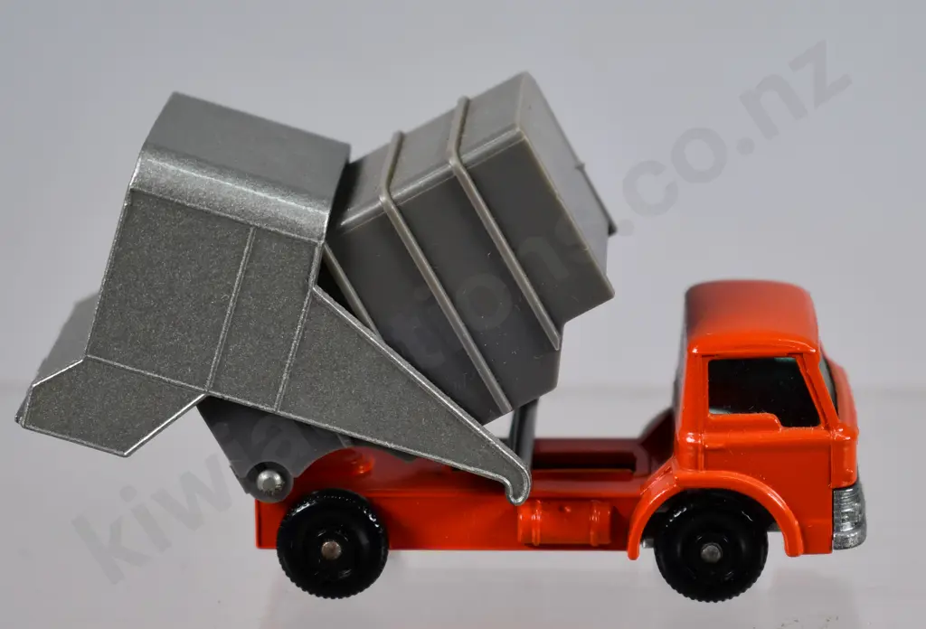 MATCHBOX REFUSE TRUCK, NO. 7 Image 1++