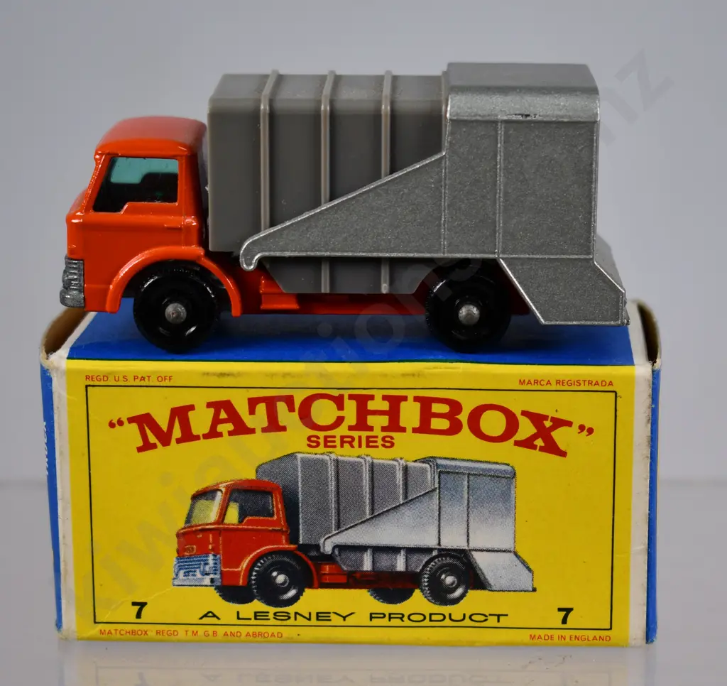MATCHBOX REFUSE TRUCK, NO. 7 Image 1++
