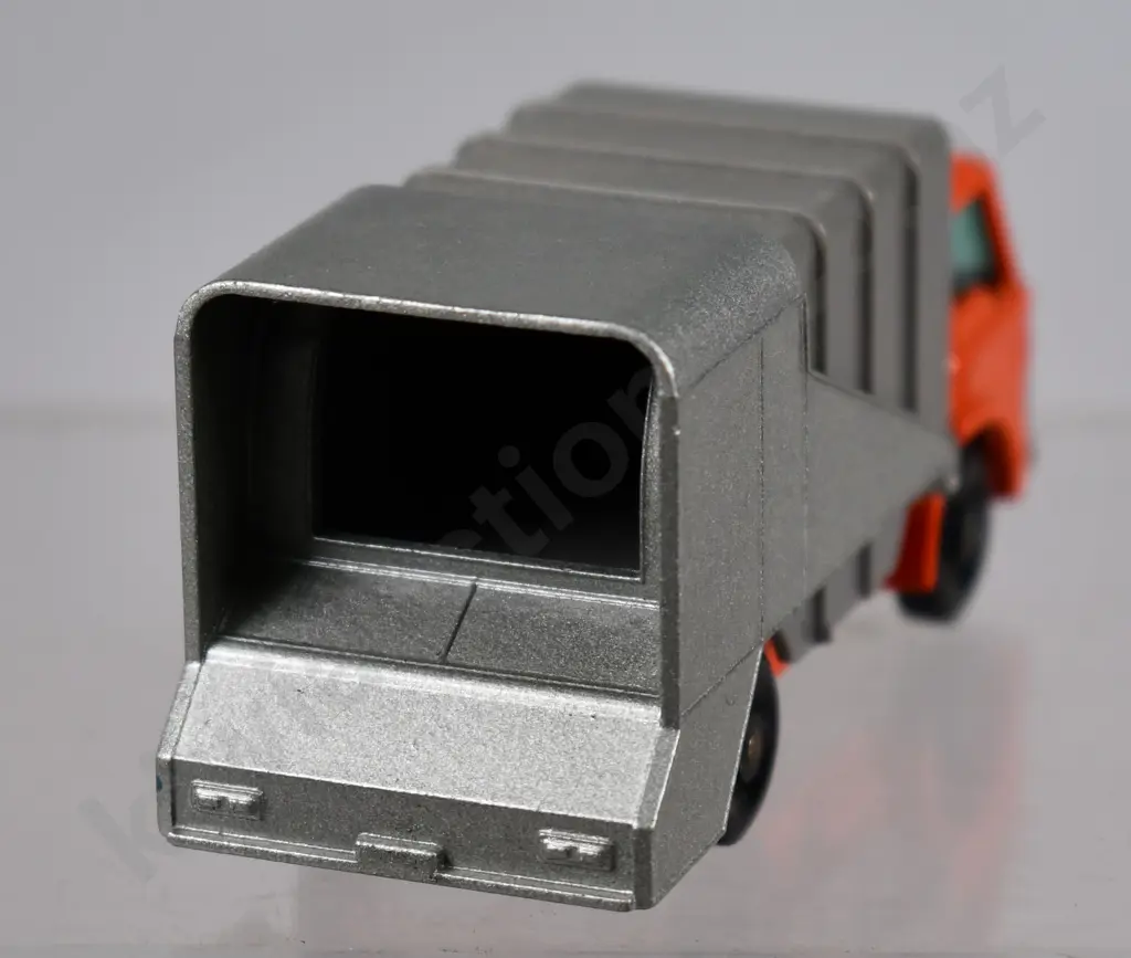 MATCHBOX REFUSE TRUCK, NO. 7 Image 1++
