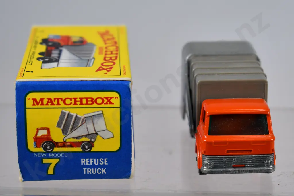 MATCHBOX REFUSE TRUCK, NO. 7 Image 1++
