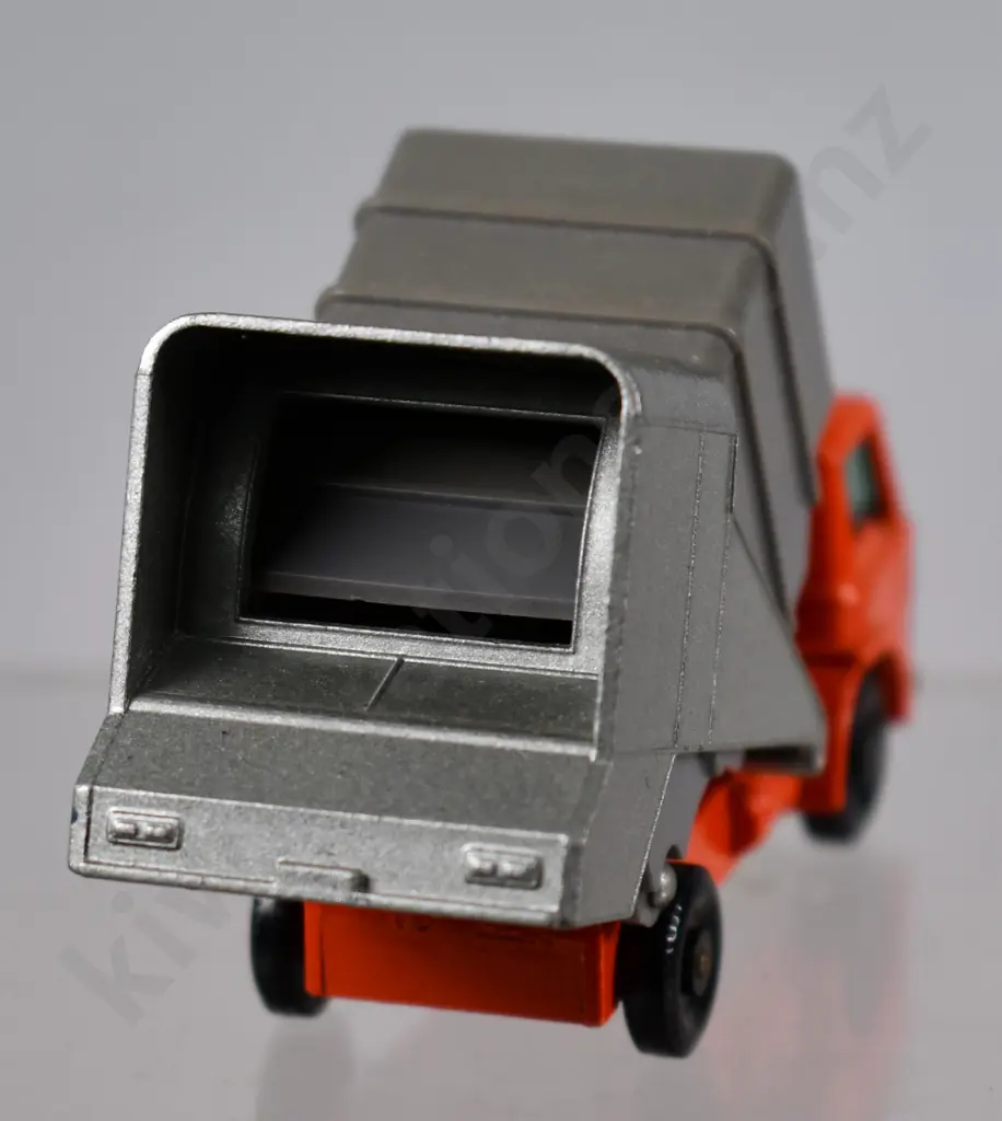MATCHBOX REFUSE TRUCK, NO. 7 Image 1++