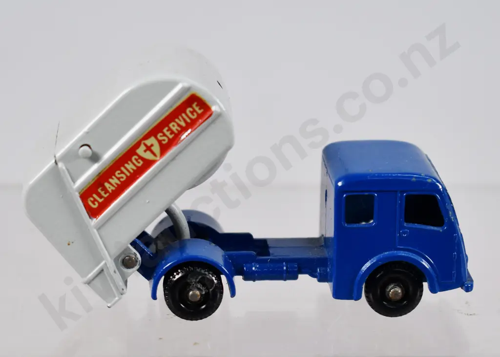 MATCHBOX REFUSE TRUCK NO. 15 Image 1++