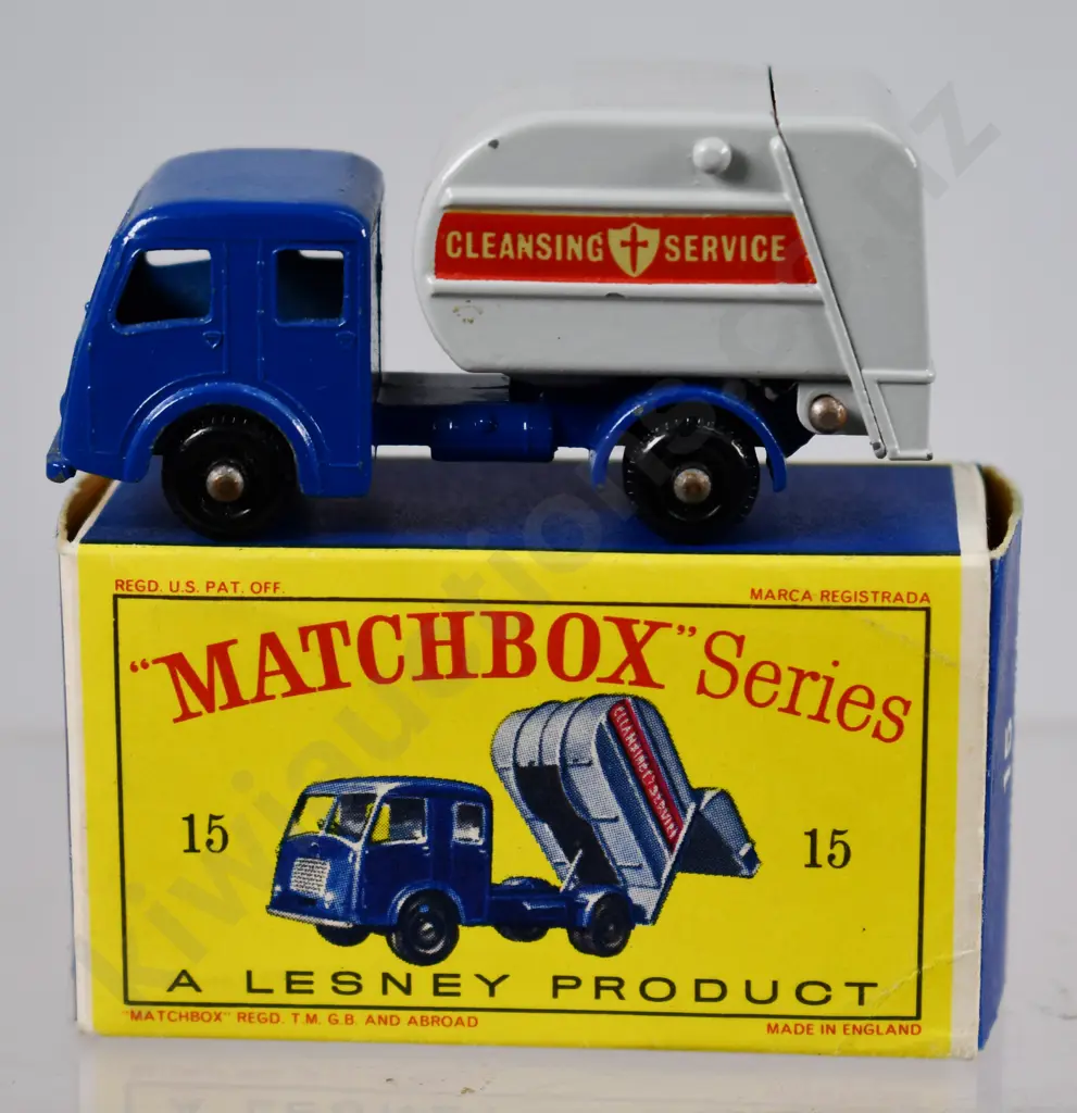 MATCHBOX REFUSE TRUCK NO. 15 Image 1++