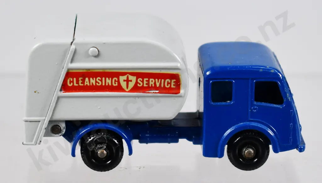 MATCHBOX REFUSE TRUCK NO. 15 Image 1++