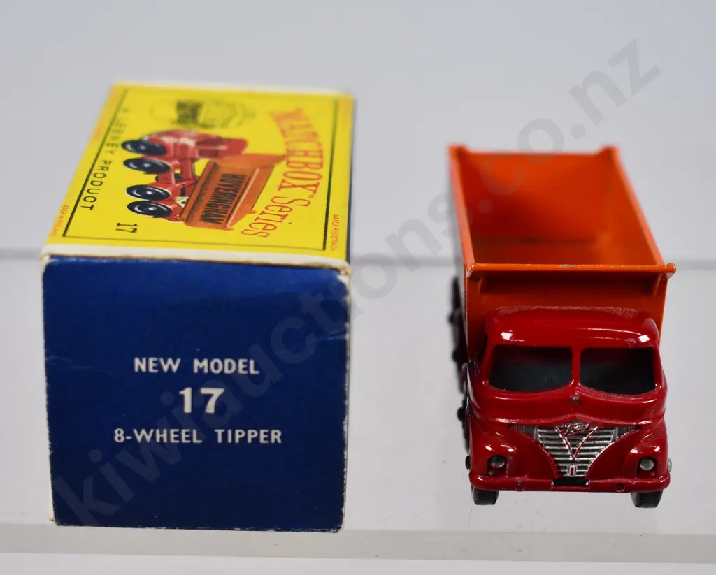 MATCHBOX 8-WHEEL TIPPER NO. 17 Image 1++