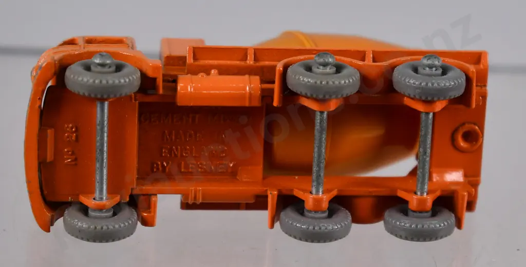 MATCHBOX SERIES CEMENT LORRY NO. 26 Image 1++