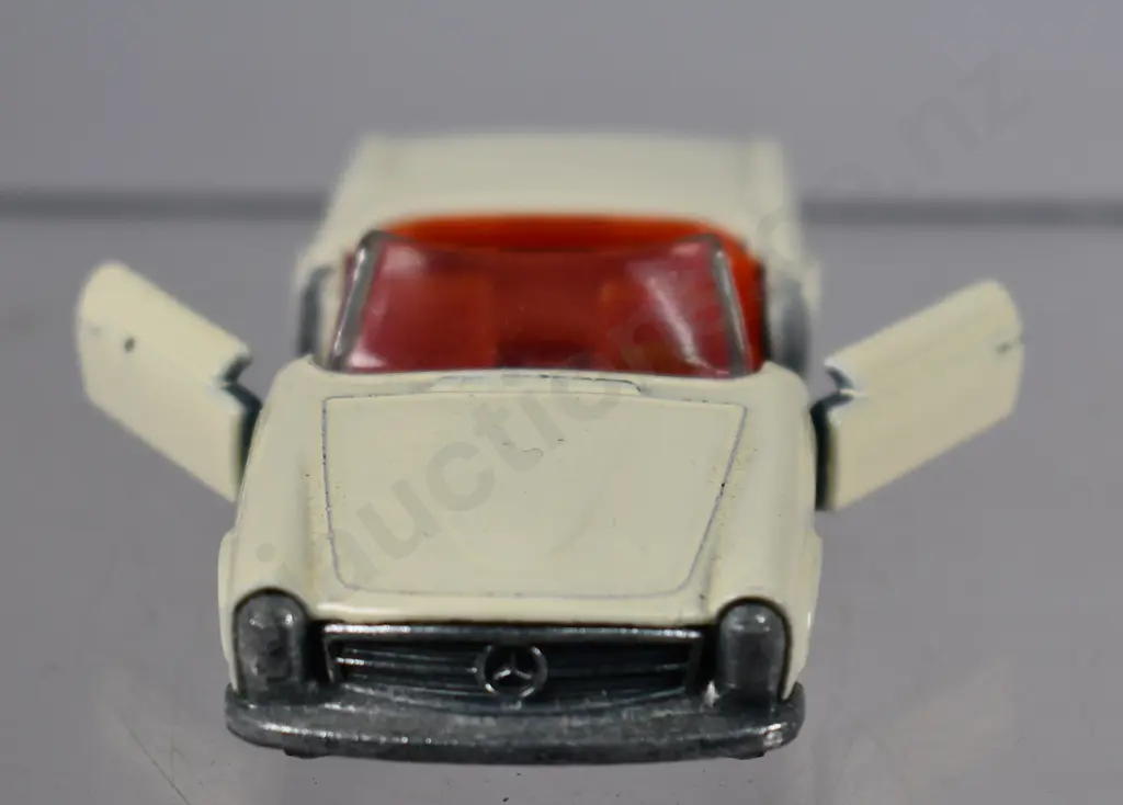 MATCHBOX SERIES MERCEDES-BENZ 230SL NO. 26 Image 1++