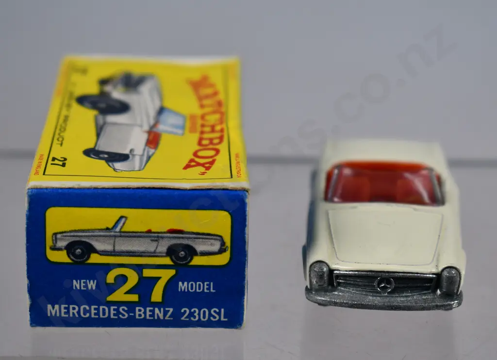 MATCHBOX SERIES MERCEDES-BENZ 230SL NO. 26 Image 1++
