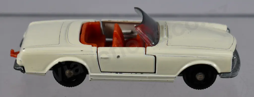 MATCHBOX SERIES MERCEDES-BENZ 230SL NO. 26 Image 1++