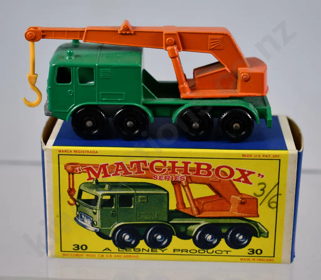 MATCHBOX SERIES 8-WHEEL CRANE NO. 30 Image 1++