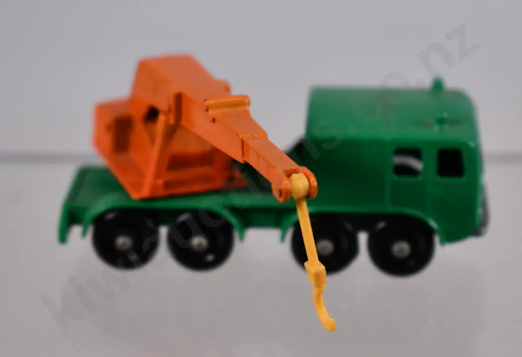 MATCHBOX SERIES 8-WHEEL CRANE NO. 30 Image 1++