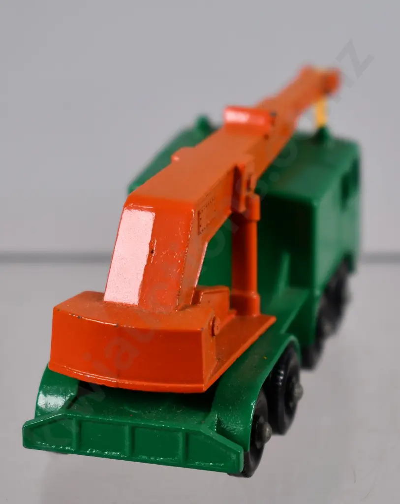 MATCHBOX SERIES 8-WHEEL CRANE NO. 30 Image 1++
