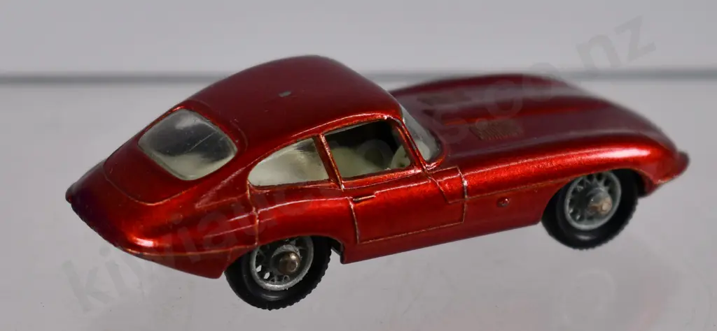 MATCHBOX SERIES E TYPE JAGUAR NO. 32 Image 1++