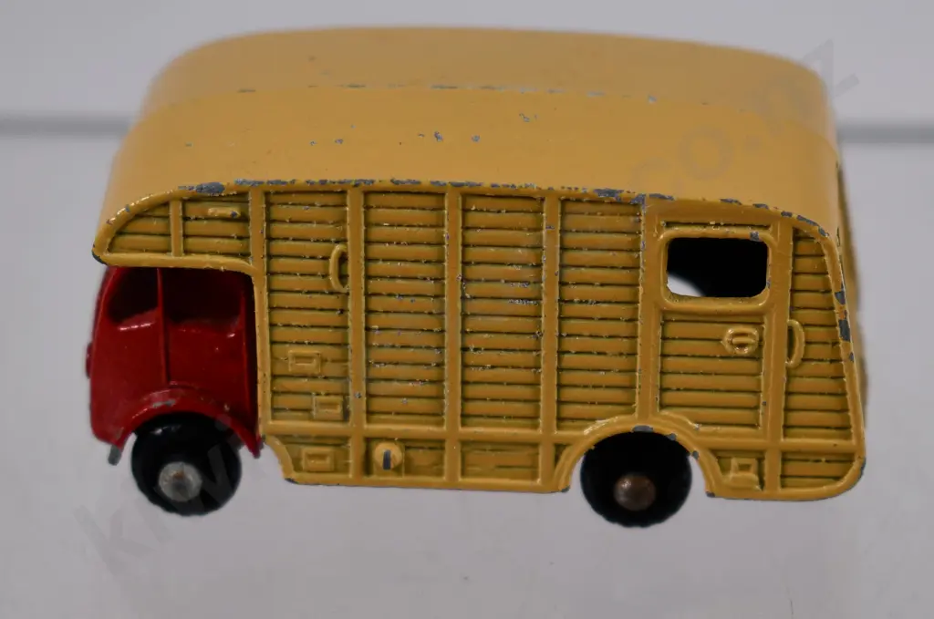 MATCHBOX SERIES HORSE BOX NO. 35 Image 1++