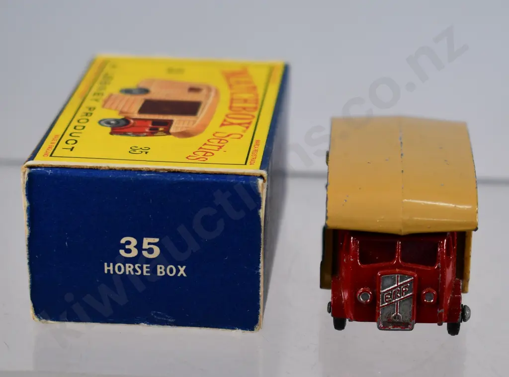 MATCHBOX SERIES HORSE BOX NO. 35 Image 1++