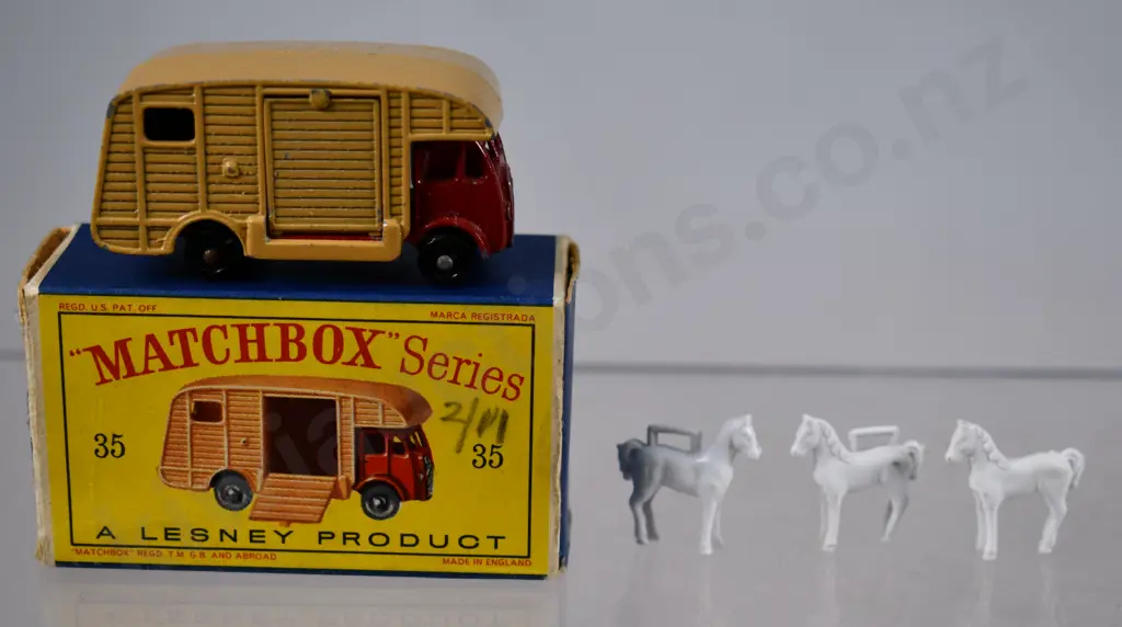 MATCHBOX SERIES HORSE BOX NO. 35 Image 1++