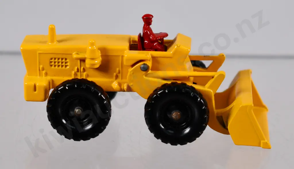 MATCHBOX SERIES AVELING-BARFORD TRACTOR SHOVEL NO. 43 Image 1++