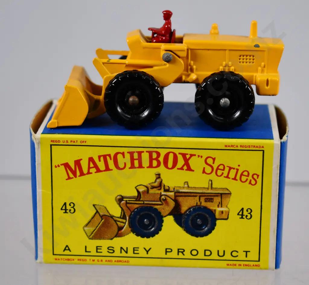 MATCHBOX SERIES AVELING-BARFORD TRACTOR SHOVEL NO. 43 Image 1++