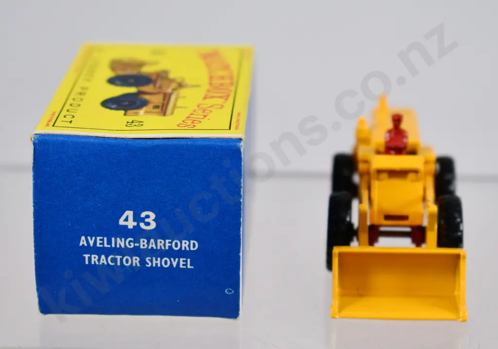MATCHBOX SERIES AVELING-BARFORD TRACTOR SHOVEL NO. 43 Image 1++