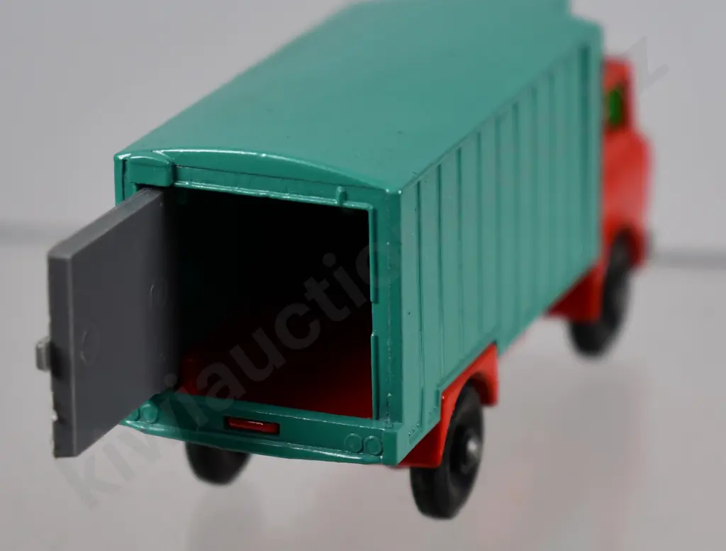 MATCHBOX SERIES REFRIGERATOR TRUCK NO. 44 Image 1++