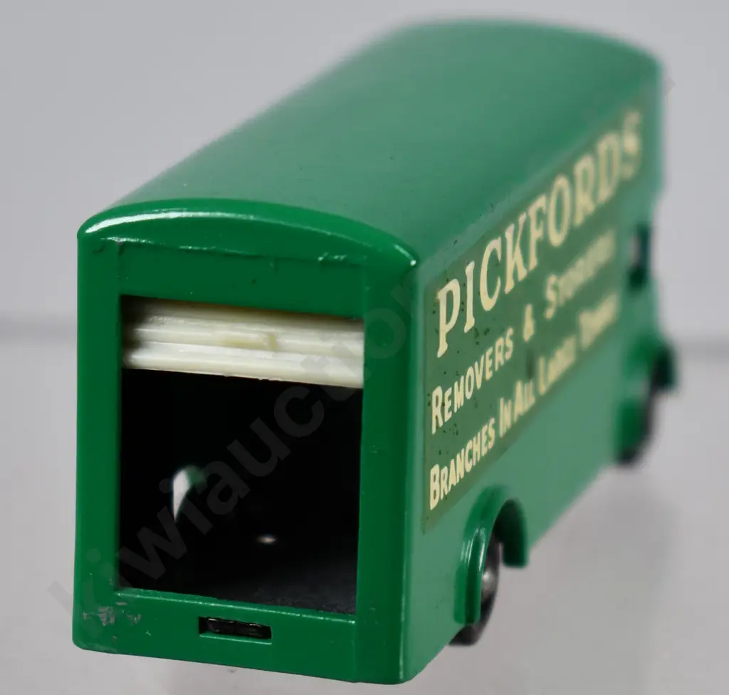 MATCHBOX SERIES PICKFORDS REMOVAL VAN NO. 46 Image 1++