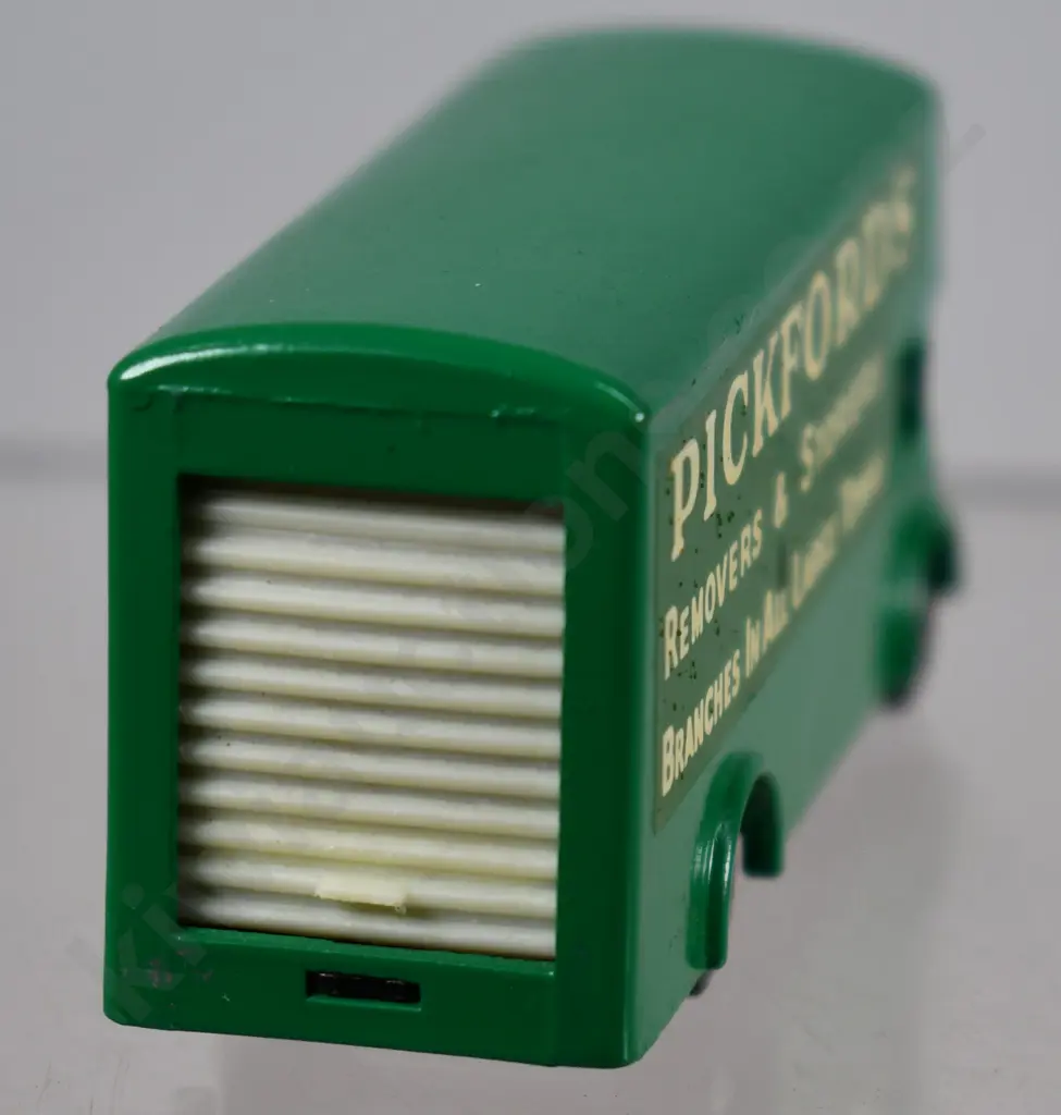 MATCHBOX SERIES PICKFORDS REMOVAL VAN NO. 46 Image 1++