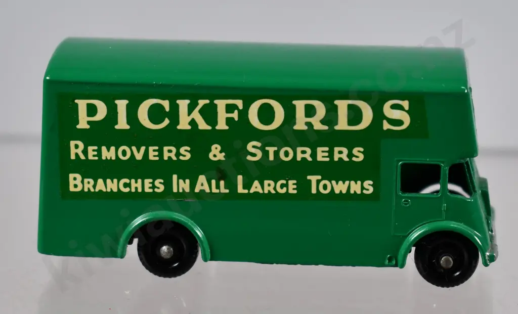 MATCHBOX SERIES PICKFORDS REMOVAL VAN NO. 46 Image 1++