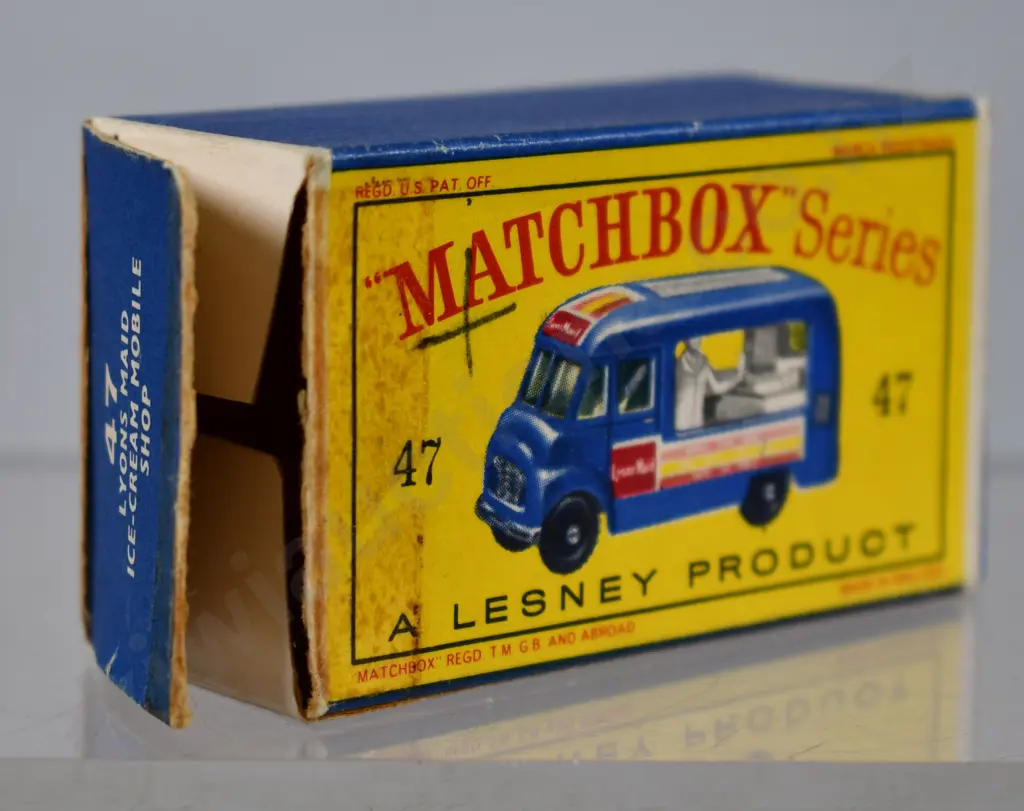 MATCHBOX SERIES LYONS MAID ICE-CREAM MOBILE SHOP NO. 47 Image 1++