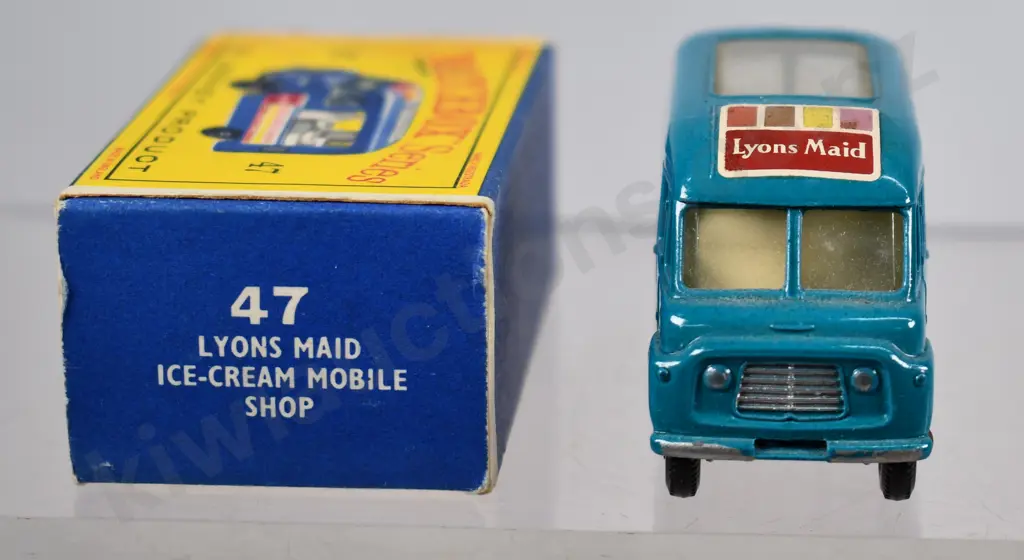 MATCHBOX SERIES LYONS MAID ICE-CREAM MOBILE SHOP NO. 47 Image 1++