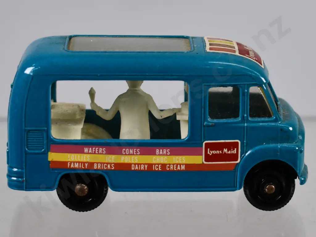 MATCHBOX SERIES LYONS MAID ICE-CREAM MOBILE SHOP NO. 47 Image 1++