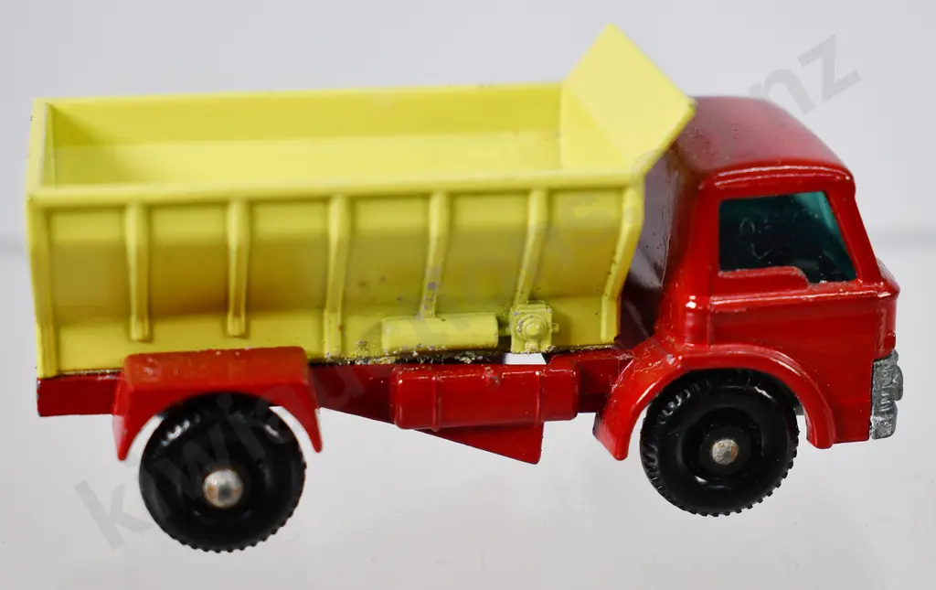 MATCHBOX SERIES GRIT-SPREADING TRUCK NO. 70 Image 1++