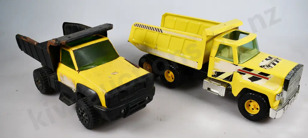 STEEL DUMP TRUCKS Image 1++